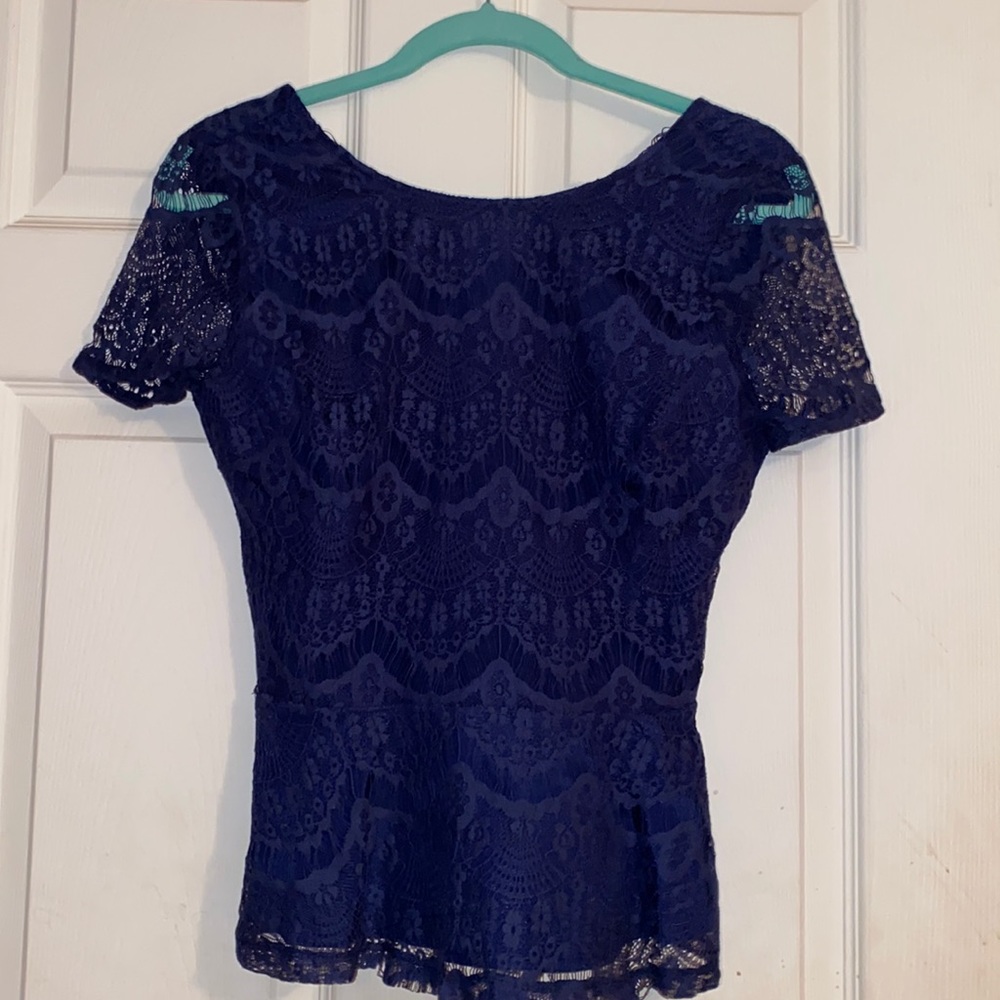 Forever 21 lace top🔴